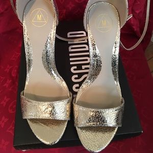 Open toe straps heel